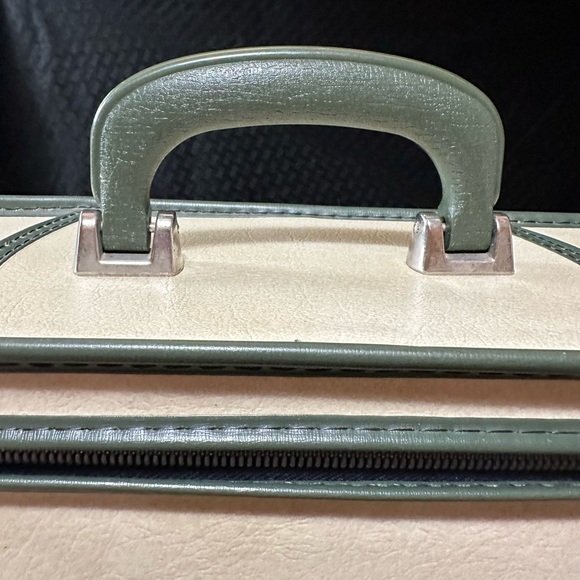 Vintage Grasshopper Suitcase Cream and Green Classic Soft Sided Stiff Frame MCM - Picture 16 of 16